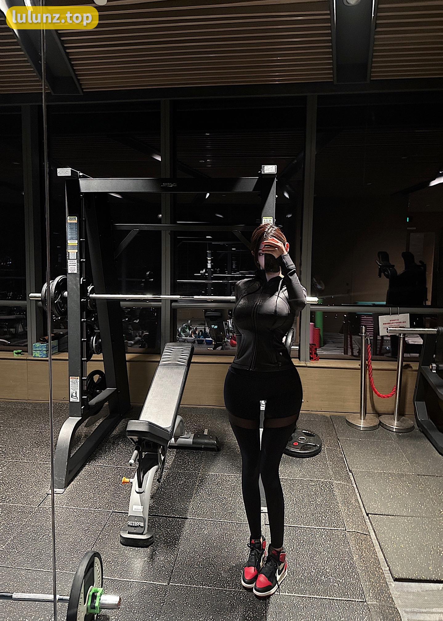 脸红Dearie和脸红MM，她们是同一个人吗？