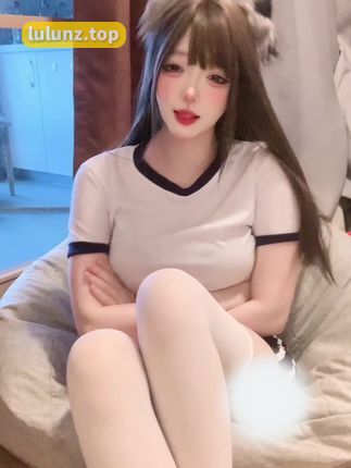 #桃桃sama的小蛮腰扭起来，JK制服搭配，甜美与性感的完美结合