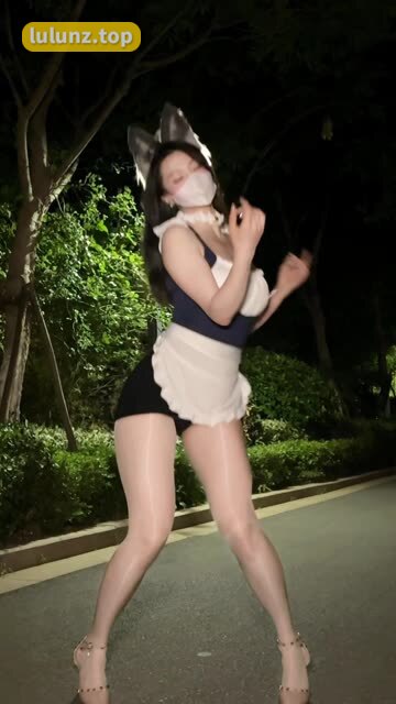 桃桃sama的电子魅魔风格，令人难以抗拒的甜美与性感并存