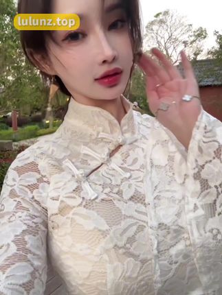 中国大胸美女模特周妍希个人写真艺术照图片集，高颜值与艺术感并存