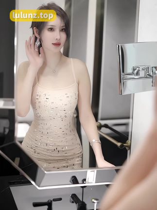 性感女神降临人间Carol周妍希白丝吊袜写真,每一张都充满诱惑