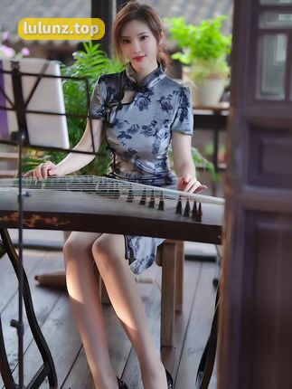 性感女神降临人间Carol周妍希白丝吊袜写真，每一张都充满诱惑