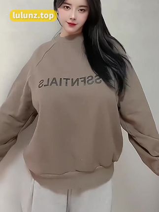 猪小七红色战衣解读，解读她红色战衣的背后含义