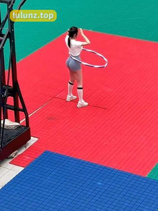 猪小七遮副乳吊带泳衣的秘密，猪小七的夏日时尚穿搭