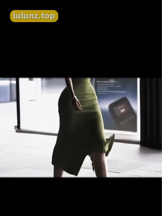 猪小七遮副乳吊带泳衣的秘密，猪小七的夏日时尚穿搭