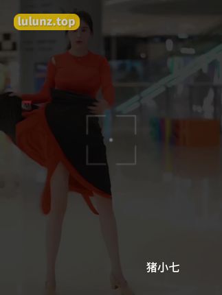 猪小七遮副乳吊带泳衣的秘密，猪小七的夏日时尚穿搭