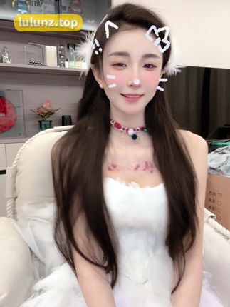 李嘉欣97抖音号与微博动态，这个女神的最新资讯