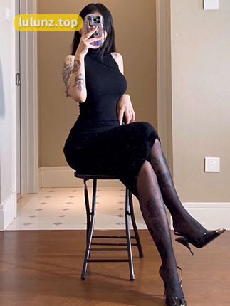 卡通百科老王的最新圈子照片，她的私密生活大曝光