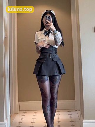 卡通百科老王个人简历揭秘，她的背景和职业道路是什么？