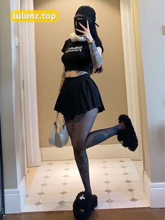 纹身美女卡通百科老王WEME写真，太吸引人了？