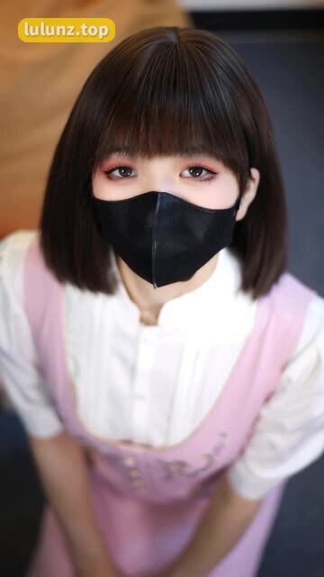 白龙猫女的足底复古造型火了，粉嫩足底与黑丝丝袜的完美结合