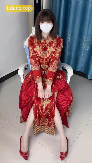 白龙猫女一天一口一个亲爱的的视频火了，白龙猫女为何如此受欢迎？