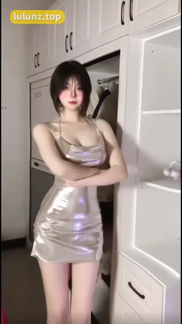 抖音红人小逗逗是谁？她的写真作品值得一看！