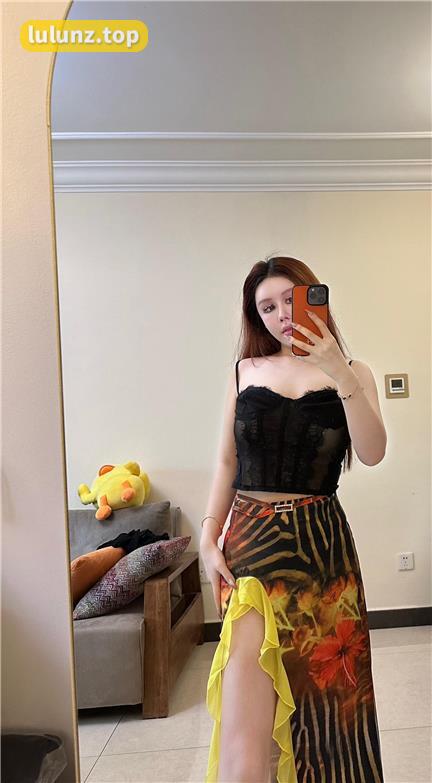 玫桃泡芙微博与抖音图集大对比，哪边更精彩？