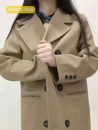 小芋泥yy护士身份揭秘，她的网红身份与现实职业之间有何联系？