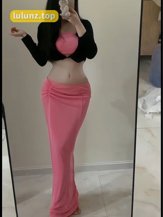 小芋泥yy护士身份揭秘，她的网红身份与现实职业之间有何联系？