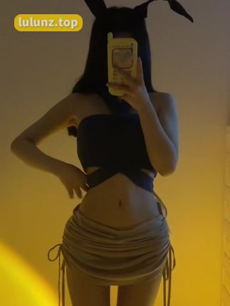 小芋泥yyy修女造型欣赏，她的另类风格为何引发网友讨论？