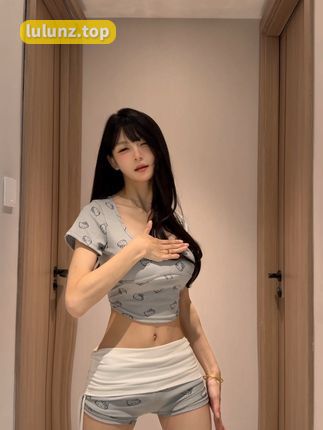 一只树懒的早期视频内容，她的成长历程令人动容