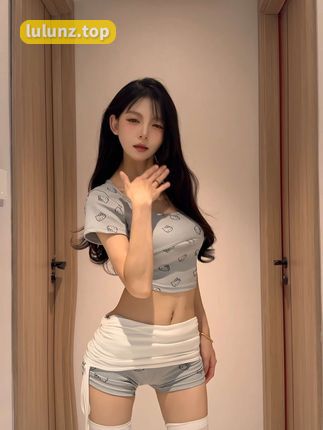 一只树懒宠物互动视频，她的宠物乐园瞬间令人羡慕