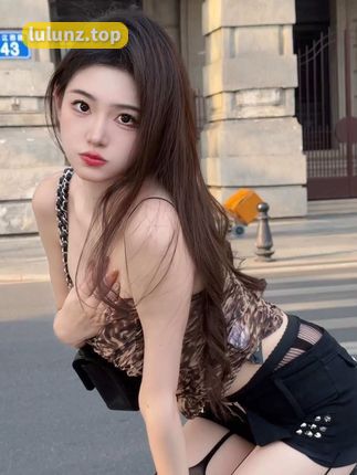 粥粥酱serein舌头视频事件，视频热议背后有何原因