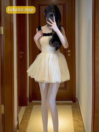 猫梨梨cc觅圈作品欣赏，她的圈内更新了哪些新内容？