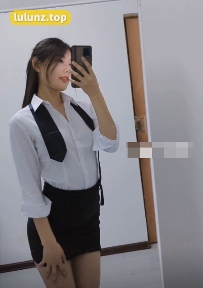 抖音音音微密圈的穿搭作品好不好看–取决于个人审美观