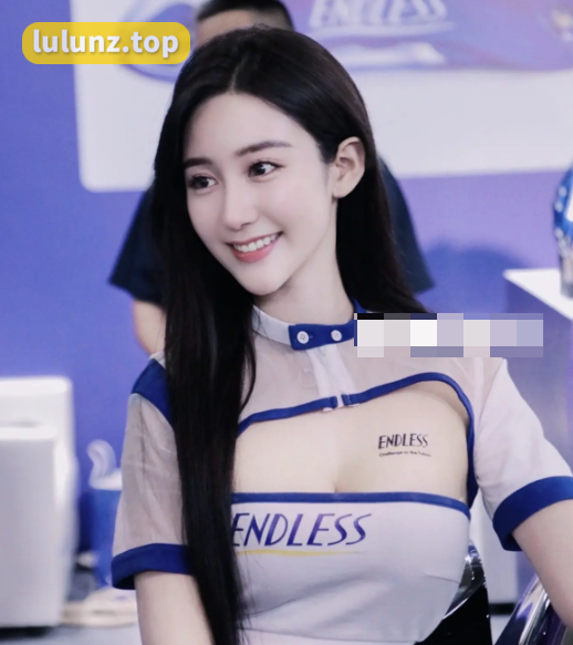 李书欣微密圈身材颜值极品–穿着绿色吊带裙展现女人味