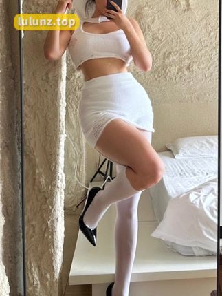 网红鹿瑶本瑶微密圈作品完美身材和绝美颜值引热议，越看越上劲