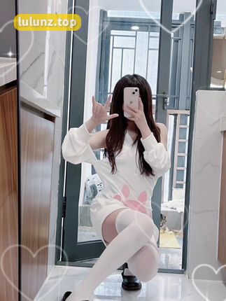 抖音女神小耳酱微密圈内容作品，笑容甜美身材迷人