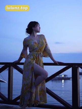 抖音奶宝妹纸微密圈足球宝贝作品写照，颜值和身材双双承包