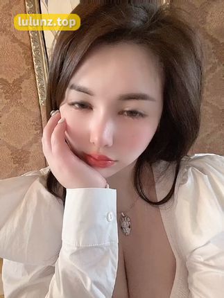 戴允祺微密圈作品照片展现超性感身材,引领自信与自爱之旅