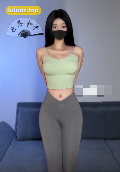 阿尔卑香小狗子微密圈用镜头记录成长–她的照片中充满趣味与美感