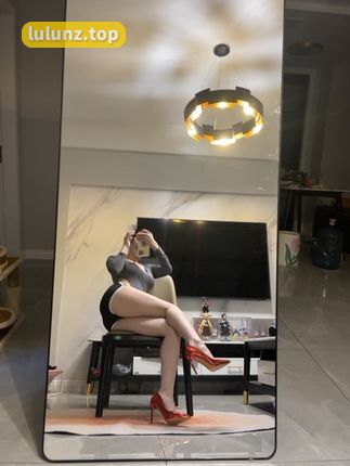 四川辣妹UU宝的微密圈作品图片，展现时尚品味和生活态度