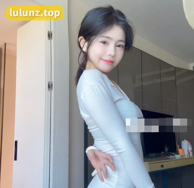 抖音小猫日记小宁hate微密圈的高级感开衫裙作品