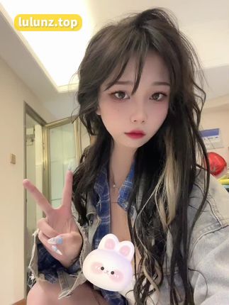 抖音网红不要说我很漂亮(云朵儿的圈子)微密圈作品，完美曲线和清新颜值让人心动