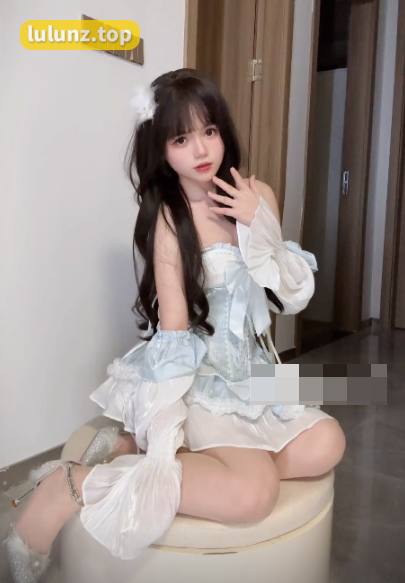 抖音落英酱耶微密付费图曝光，清新可爱双马尾笑容迷人