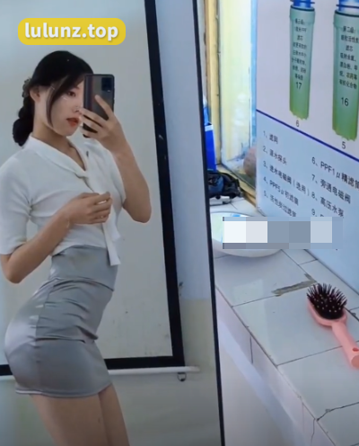 抖音音音微密圈的穿搭作品好不好看–取决于个人审美观