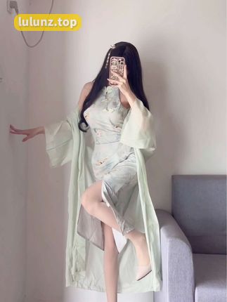 猫猫呀ss微密圈作品内容新动态，清新梦幻般的粉色长裙引发热议