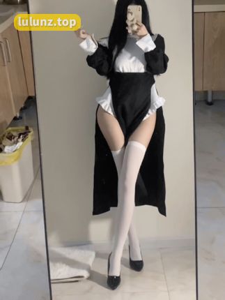 小芋泥yyy微密圈作品巧妙融入时尚元素,展现个人风格