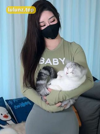 抖音网红杉杉火辣身材曝光，微密圈作品超辣照片大揭秘