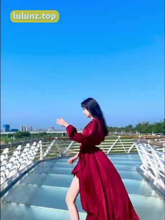 唐十七微密圈作品展现天空与云朵的宁静与纯净