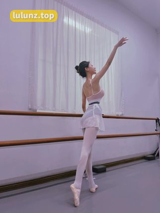 金希儿99年出生的健身网红小姐姐介绍,健康美与时尚的完美结合