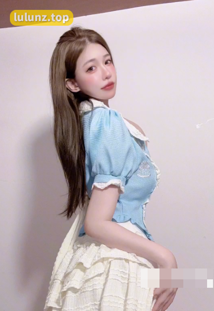 抖音美酱Nami微密圈嘉宾作品资源，从深红色绸缎长裙到都市街头穿搭