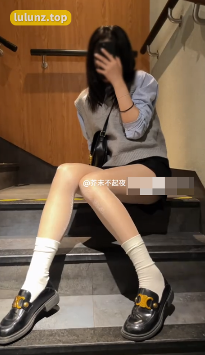 抖音芥末不起夜微密圈穿搭作品，时尚指南与商业推广的完美结合