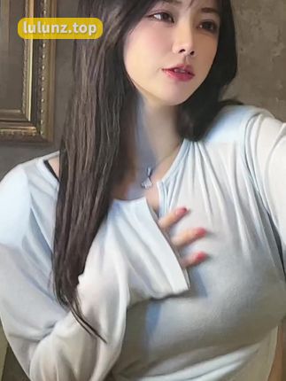 微博奶团奶团微密圈作品颜值身材完美结合，抖音保护小团引发追捧狂潮