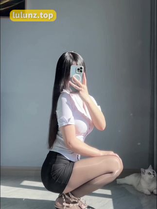 一只立耳猫Rikajiang微密圈作品美丽瞬间，抖音粉丝热议可爱姿态