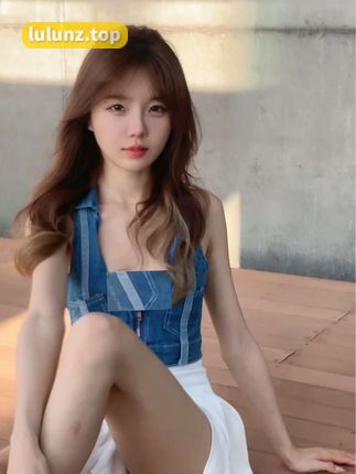 颜值博主相扑猫微密圈最新穿搭灰色情趣资源，引发粉丝热议