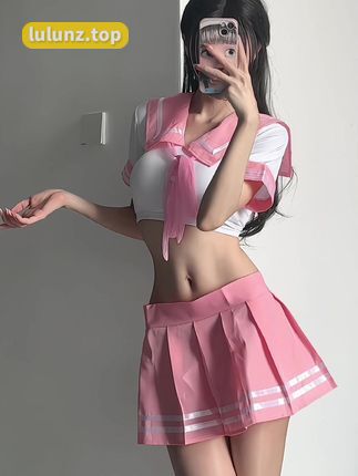 抖音女刺客微密圈黄色战袍作品资源展现，颜值身材穿搭完美结合