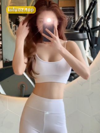 抖音美酱Nami微密圈嘉宾作品资源，从深红色绸缎长裙到都市街头穿搭