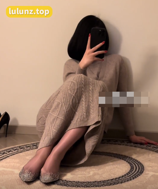 微密圈红人保守的二舅妈的独特风格照片展示与艺术表达